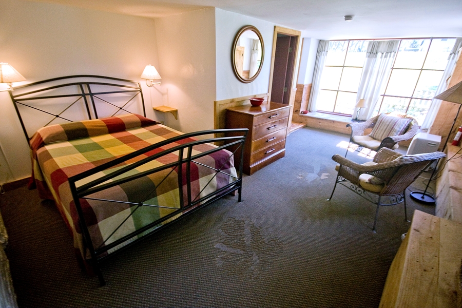 Wellfleet photo Inn at Duck Creeke Room C-1 one queen and private bath