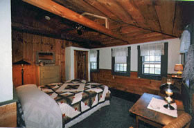 Inn at Duck Creeke, Carriage House C-4, Queen Bed Private Bath, second floor