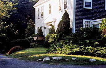 InnatDuck Creeke.com - Captains House with eighteen of the twenty-seven rooms, bed and breakfast, Cape Cod restaurant, weddings and functions
