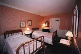 Room 16, Two Twins and Private Bath, first floor, Captains