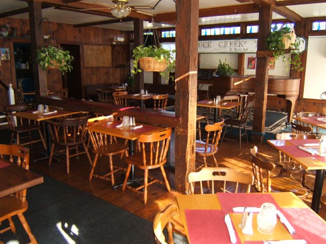Duck Creeke Tavern, late afternoon sunshine streams in, Lobster and local seafood, live entertainment, Jazz